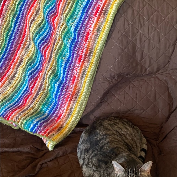 Homemade rainbow knitted blanket - Picture 6 of 6